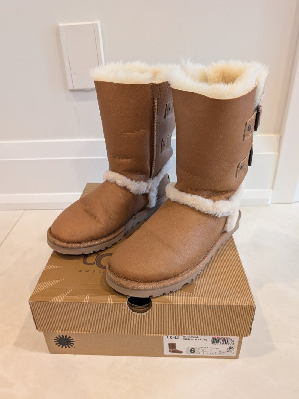 UGG Australia Skylah Sheepskin Boots Vintage Chestnut Size 6